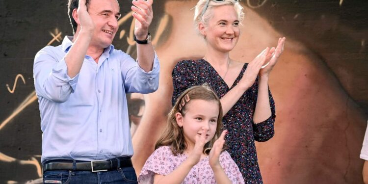 “Pse nuk jetojnë në Kosovë gruaja dhe vajza juaj?”/ Kështu përgjigjet Kurti