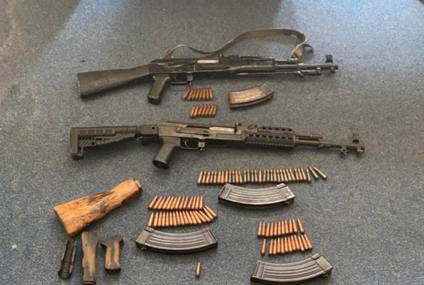 LAJMI I FUNDIT: Policia në Skenderaj konfiskon armë e municion, arreston dy persona