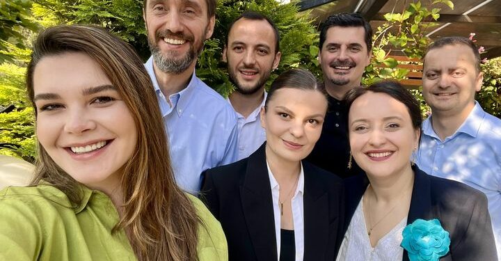 Asamblistja e VV-së, Berna Saraçi, i bashkohet ekipit të PDK-së në Prishtinë