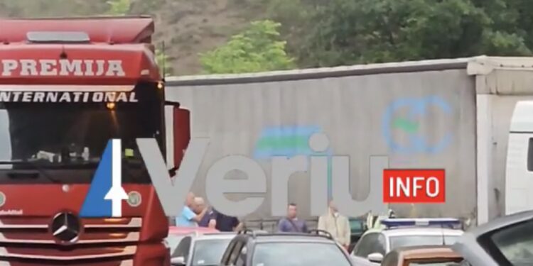 VIDEO Reportazh nga Jarinja: Nis zbatimi i vendimit të Qeverisë, Kosova bllokon hyrjen e mallrave dhe kamionëve nga Serbia