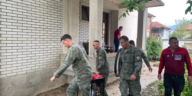 FSK-ja iu del në ndihmë të prekurve nga vërshimet në Pejë