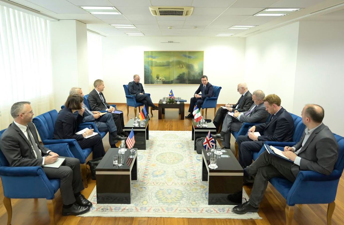 Kurti tregon se çfarë bisedoi me ambasadorët e QUINT-it