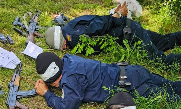 DW: Serbia injoroi thirrjet e SHBA-së për lirimin e policëve, rriti më shumë tensionet