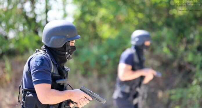 LAJMI I FUNDIT: Policia serbe kidnapon tre policë të Njësisë Speciale të Kosovës tek Leposaviqi