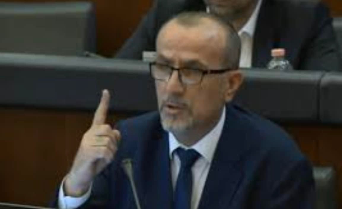 Deputeti Haxhiu: Tërheqja e Kurtit dhe Osmanit nga veriu është autonomi për serbët, Kurti po tërhiqet me turp dhe pa nder
