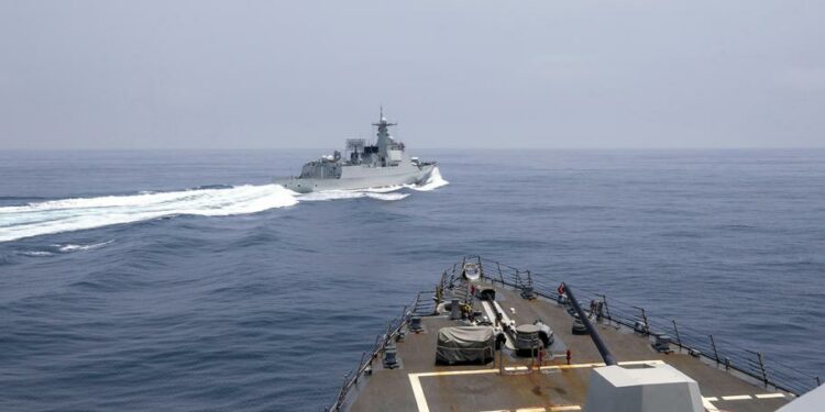 Publikohen pamjet, momenti kur anija kineze për pak sa nuk e godet në det luftanijen amerikane