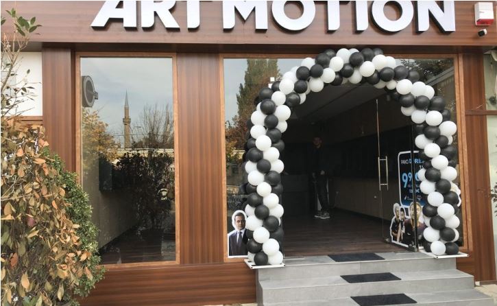 Vendos motra e deputetit të VV-së – Pas Klan Kosovës, ARBK i pezullon certifikatën edhe Artmotion