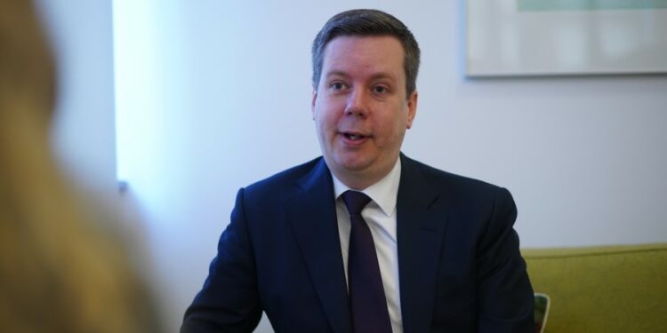 Ambasadori Nissinen: Finlanda dënon aktet e dhunshme në veri të Kosovës, por çdo veprim i njëanshëm duhet të shmanget
