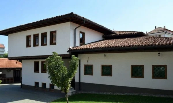Arrestohet i dyshuari që vodhi 200 mijë euro në Teqenë e Madhe në Gjakovë