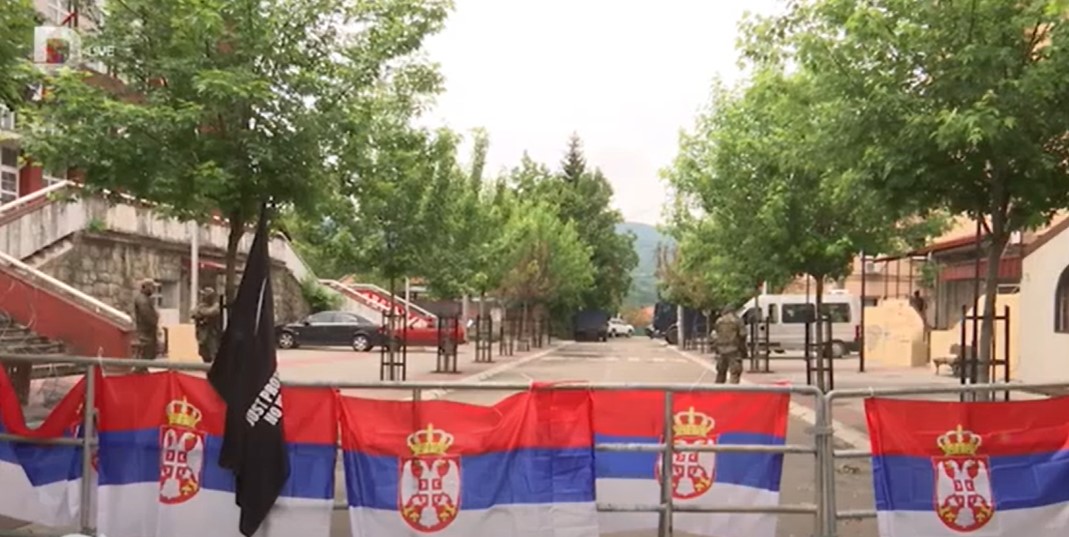 Veriu i qetë të martën, më pak protestues para komunave
