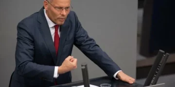 Deputeti gjerman: Dhuna në veri më solli në Kosovë