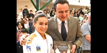 Albin Kurti: Majlinda Kelmendi është simbol i suksesit në Kosovë