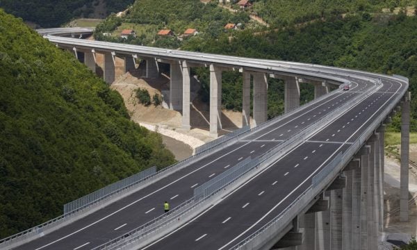 Propozohet ndërtimi i autostradës Prishtinë – Veri