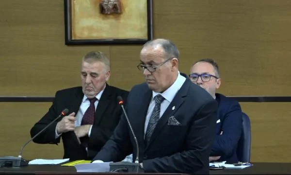 Jep dorëheqje nga LDK-ja kryesuesi i Kuvendit të Prishtinës, Fehmi Kupina