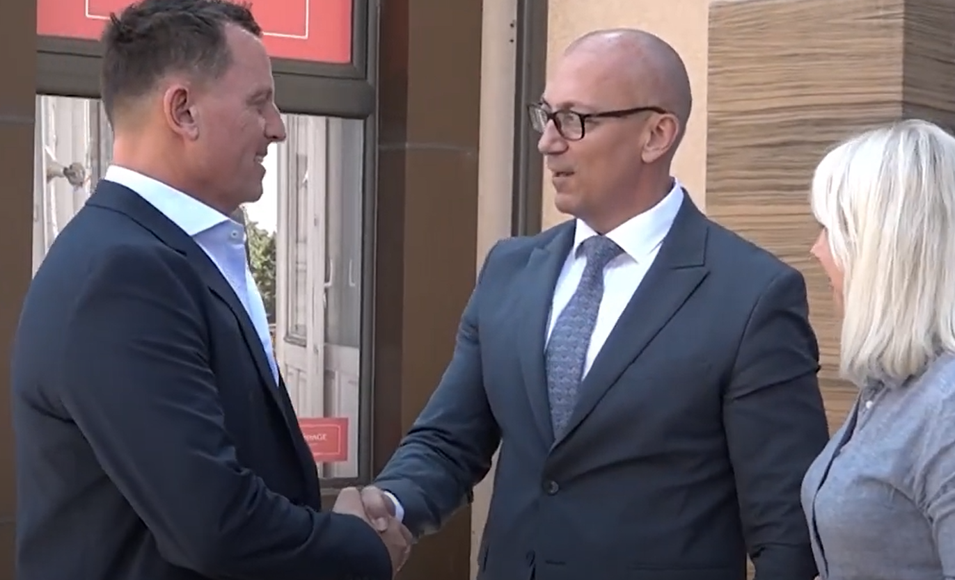 Grenell shkon në Mitrovicën e Veriut të takohet me Listën Serbe
