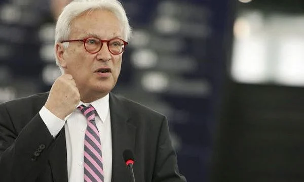 Politikani austriak lajmërohet nga Prishtina: Kosova duhet të ndihmohet që t’i afrohet BE-së