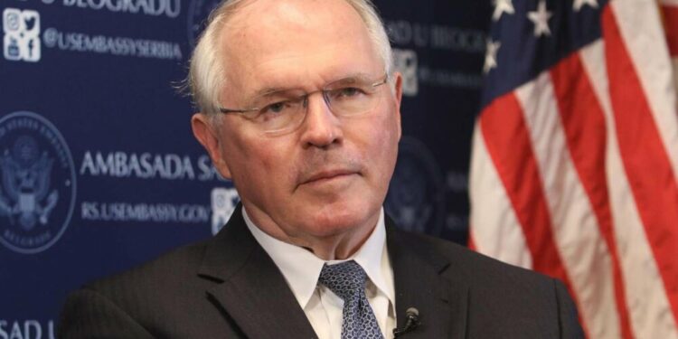 Hill: Dua që Serbia t’i bashkohet BE-së, por jo me problemet që ka