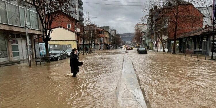 IHMK alarmon për përmbytje në Mitrovicë e Skënderaj