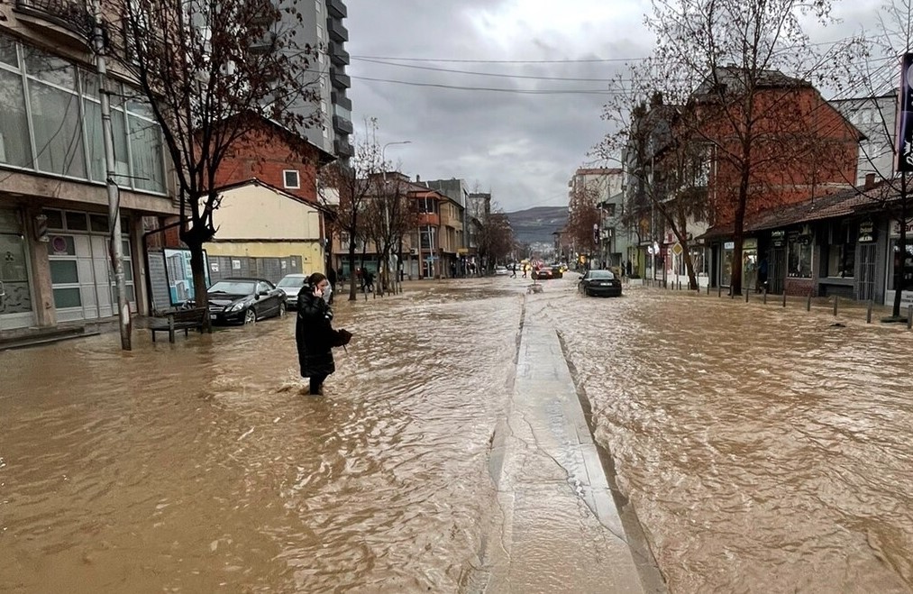 IHMK paralajmëron përmbytje si shkak i shiut, këto janë zonat që rrezikohen