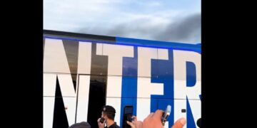 Skuadra e Interit arrin në stadium (VIDEO)