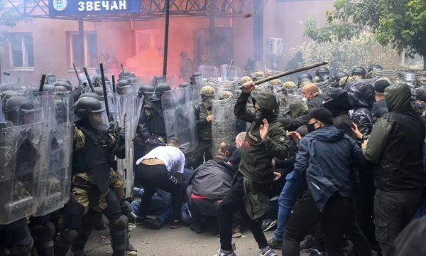 Diplomati amerikan që njeh Veriun: Duhet t’i bëhet presion edhe Vuçiqit që t’i lë serbët të vendosin vetë