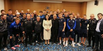 Presidentja Osmani viziton Kombëtaren e Kosovës: Jeni krenaria jonë