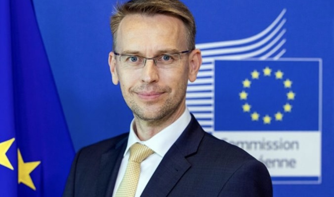Stano lëshon një paralajmërim: Nëse Kosova dhe Serbia nuk reagojnë, BE-ja është e gatshme të marrë masa