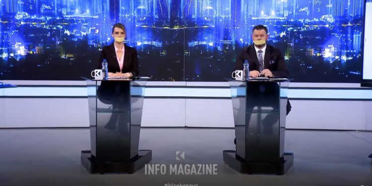 Protestojnë moderatorët e Info Magazinës, e nisin emisionin me gojën e mbyllur (VIDEO)