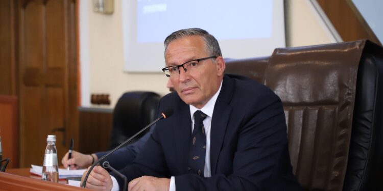 Kryetari i Mitrovicës, Bedri Hamza, mban takimin e parë publik me qytetarë për vitin 2023