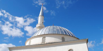 Vjedhje në xhaminë e Kosines të Ferizajt, hajnat thyejnë arkën e bamirësisë