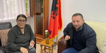 Ministri Mehaj i shkon në shtëpi familjes Haradinaj