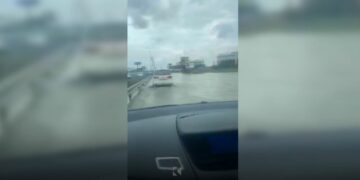 Magjistralja Ferizaj – Prishtinë, veturat mezi kalojnë nga vërshimet (VIDEO)