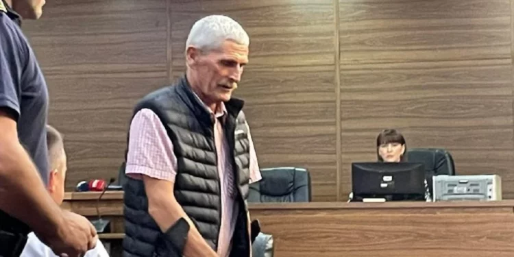 Naser Pajazitaj dorëzon kërkesën për dëmshpërblim, ia kërkon shtetit mbi 1 milion euro