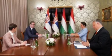 Vuçiq: Tre policët po hanë torte e rrush, kërkesën e Orbanit do ta shqyrtojmë me kujdes