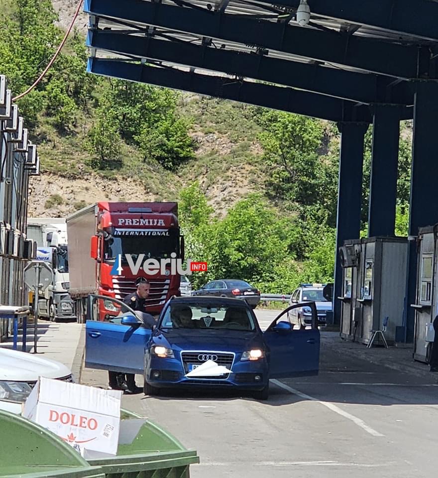 Vazhdon bllokada për kamionë e autobusë në kufirin me Serbinë