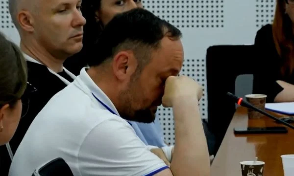Gazetari qan derisa rrëfen për sulmin që u ndodhi në Leposaviq nga serbët
