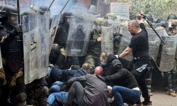 Sulmi ndaj KFOR-it: Një serbi i caktohen edhe 2 muaj paraburgim, tjetrit dorëzania 30 mijë euro
