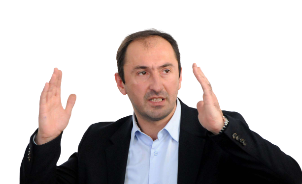 Shkoi në vizitë pa koordinim me KFOR-in, Liburn Aliun nuk e lejojnë serbët protestues të hyj në komunën e Leposaviqit