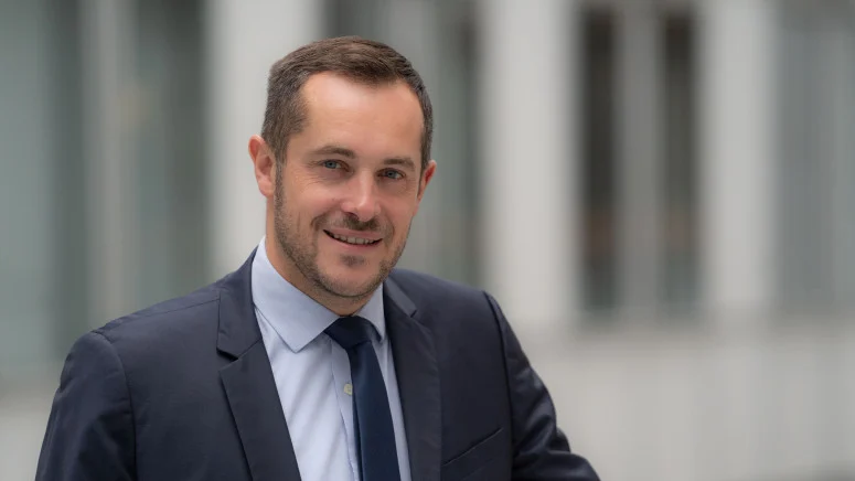 Deputeti francez: BE-ja duhet ta detyrojë Albin Kurtin të japë dorëheqje