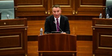“Hajde shkojmë 110 deputetë në veri”, “Na tregoni shtëpinë e Radojiçiqit”- Replika të ashpra mes Pal Lekajt dhe deputetit të VV-së