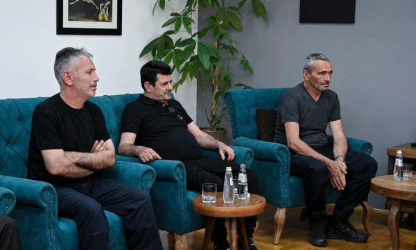 Sveçla takon tre policët: Ndaj tyre po vazhdon përndjekja nga Serbia