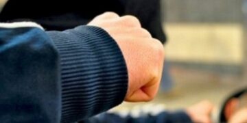 “Kërcet” grushti me mëngjes në Mitrovicë, një person bëhet për spital