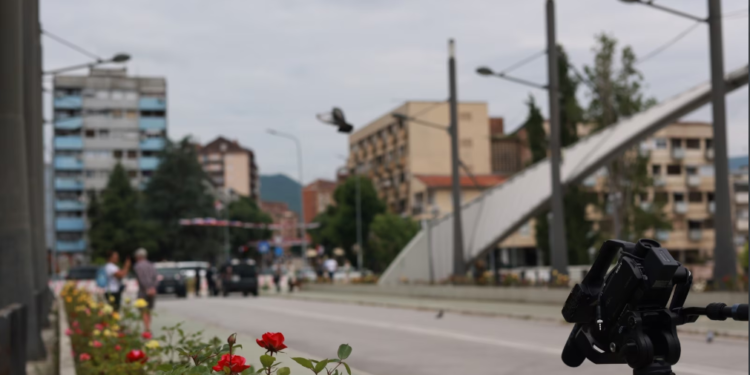 Me shok-bomba sulmohet stacioni i Policisë në Mitrovicë Veriore