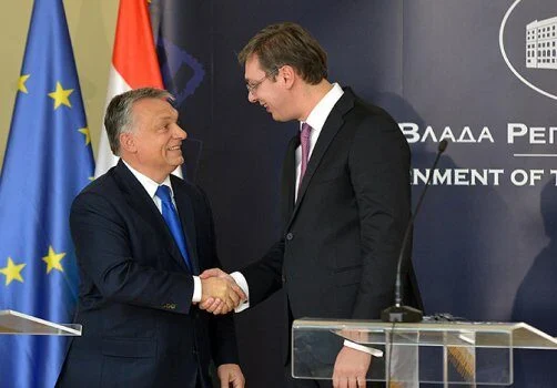 Orban, Vuçiqit: I dashur Aleksandër dëgjo porosinë e Hungarisë, lironi tre policët e Kosovës