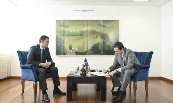 Kurti emëron dy zv.ministra të rinj