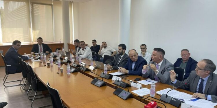 PDK-ja e AAK-ja e kritikojnë Qeverinë për menaxhim të dobët të buxhetit