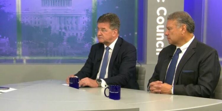 Escobar dhe Lajçak kërkojnë lirimin e menjëherhëm të policëve kosovarë