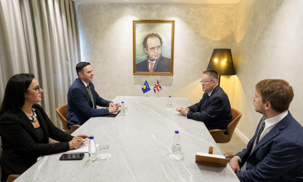 Abdixhiku pret në takim ambasadorin britanik: Në këtë moment, Kosovës i duhen gjithë miqtë e saj