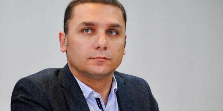 “Nuk do t’i lëmë! Nuk do t’ia dalin”, Kelmendi për pezullimin e licencës ndaj Klanit: Kam menduar se pas kohës së Millsoheviqit, në Kosovën e lirë nuk do të vinte kjo ditë