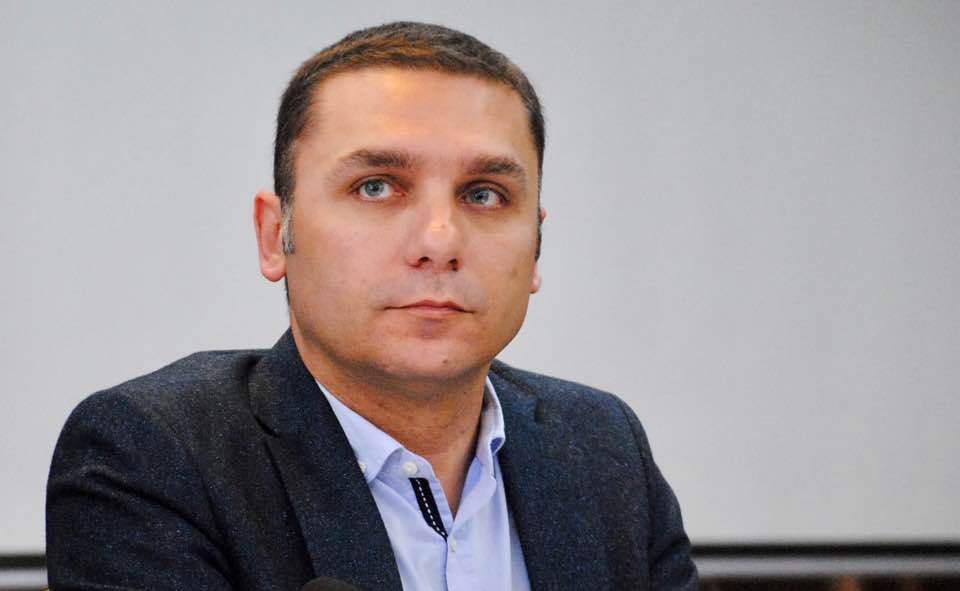 Adriatik Kelmendi s’është më drejtor në Klan Kosova